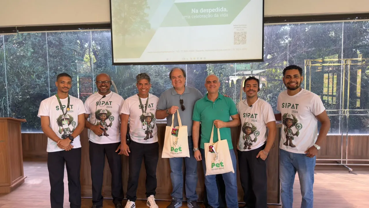 Weber Jatahy com colaboradores durante uma SIPAT